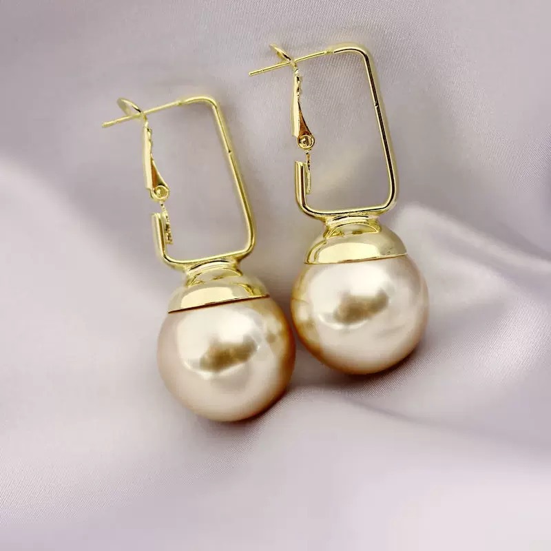2022 New High-end Temperament Ins Style Niche Design Earrings
