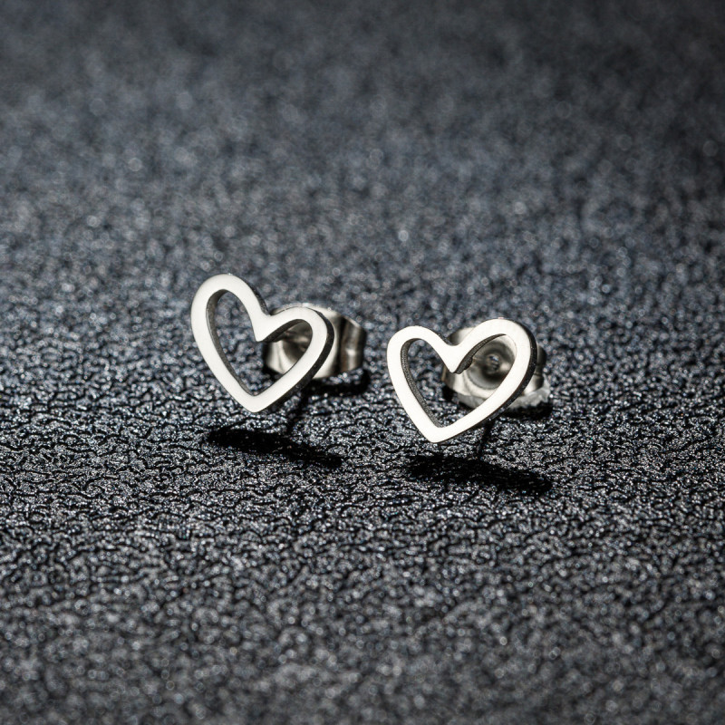 18k Gold Electroplated Stainless Steel Geometric Simple Hollow Love-shaped Peach Heart