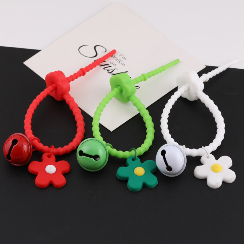 Colorful Silicone Plum Blossom Rope Ties, Soft Rubber Flower Pet Bell Accessories