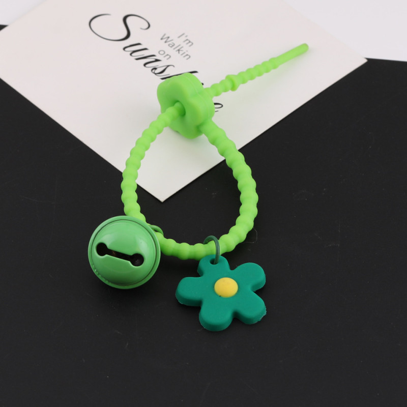 Colorful Silicone Plum Blossom Rope Ties, Soft Rubber Flower Pet Bell Accessories