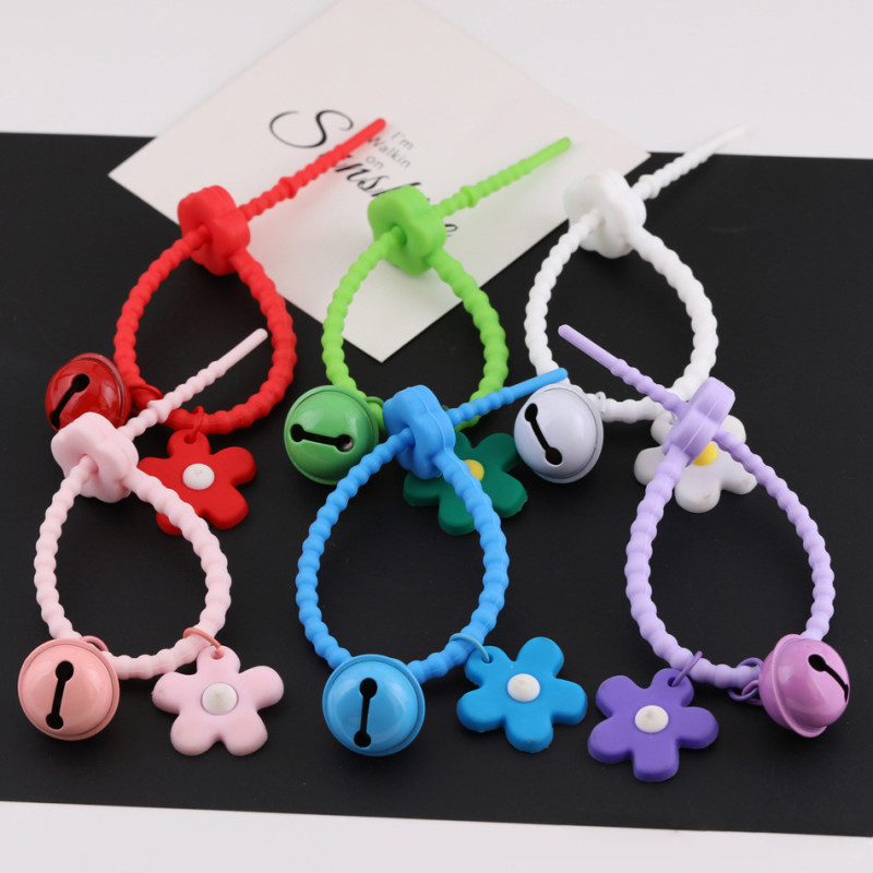 Colorful Silicone Plum Blossom Rope Ties, Soft Rubber Flower Pet Bell Accessories